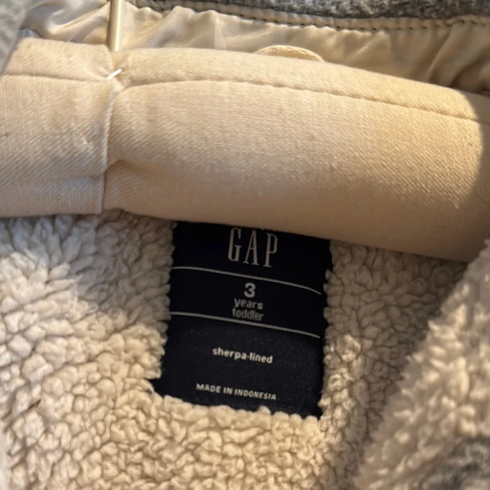 GAP Gray and Cream Jean Jacket Casual Style Sherpa Lined‎ 3 Year Old